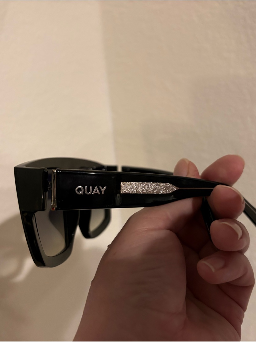 Quay Get in Line Oversized Gradient Sunglasses - Black Frame,Gradient Lenses EUC - Picture 10 of 10